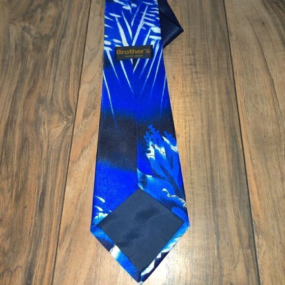 Brother's Hand Made Blue Tie With Dolphins & Marine Life Print - Picture 5 of 7